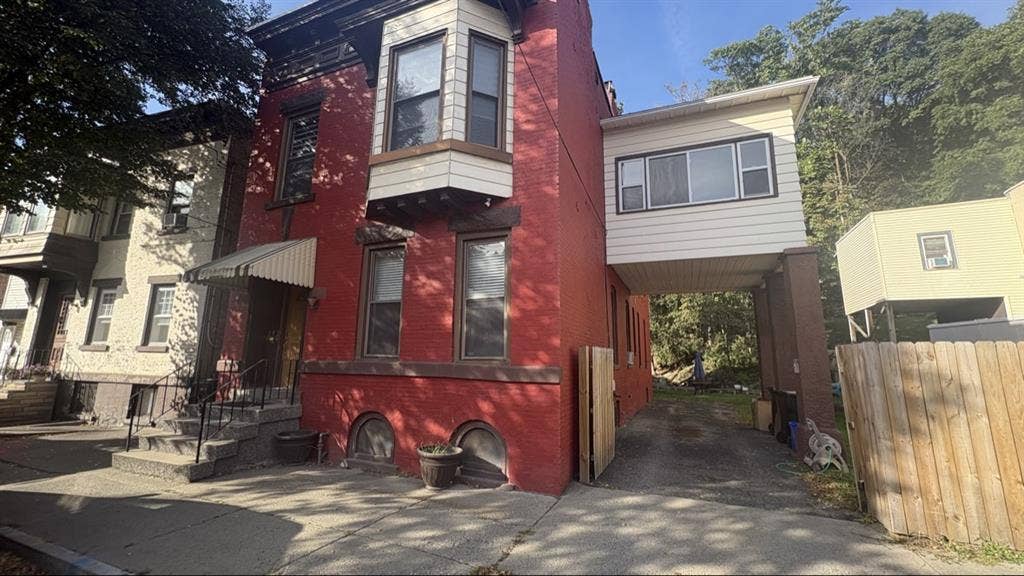 2 bed 1 bath, first floor