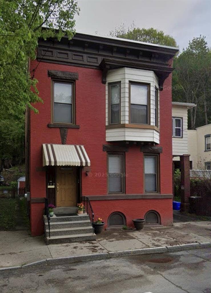 2 bed 1 bath, first floor