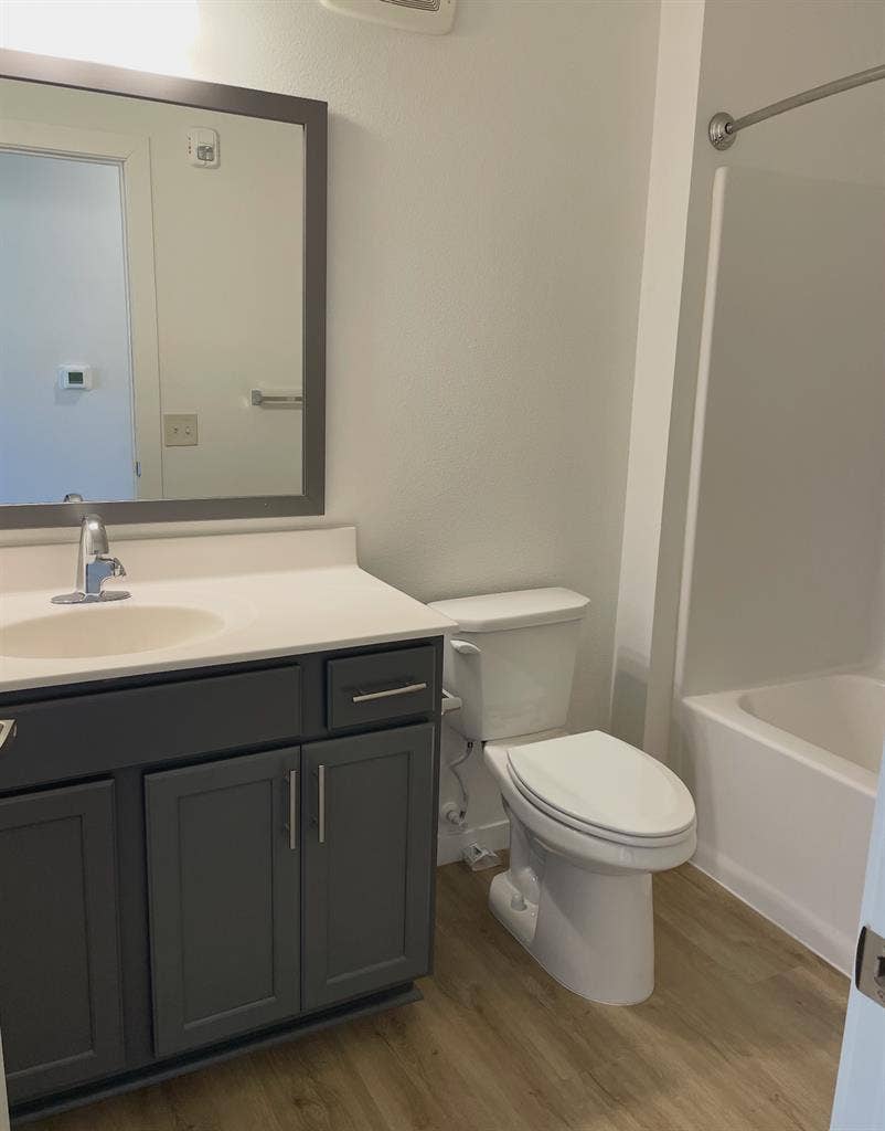 Private bed & bathroom in new apt