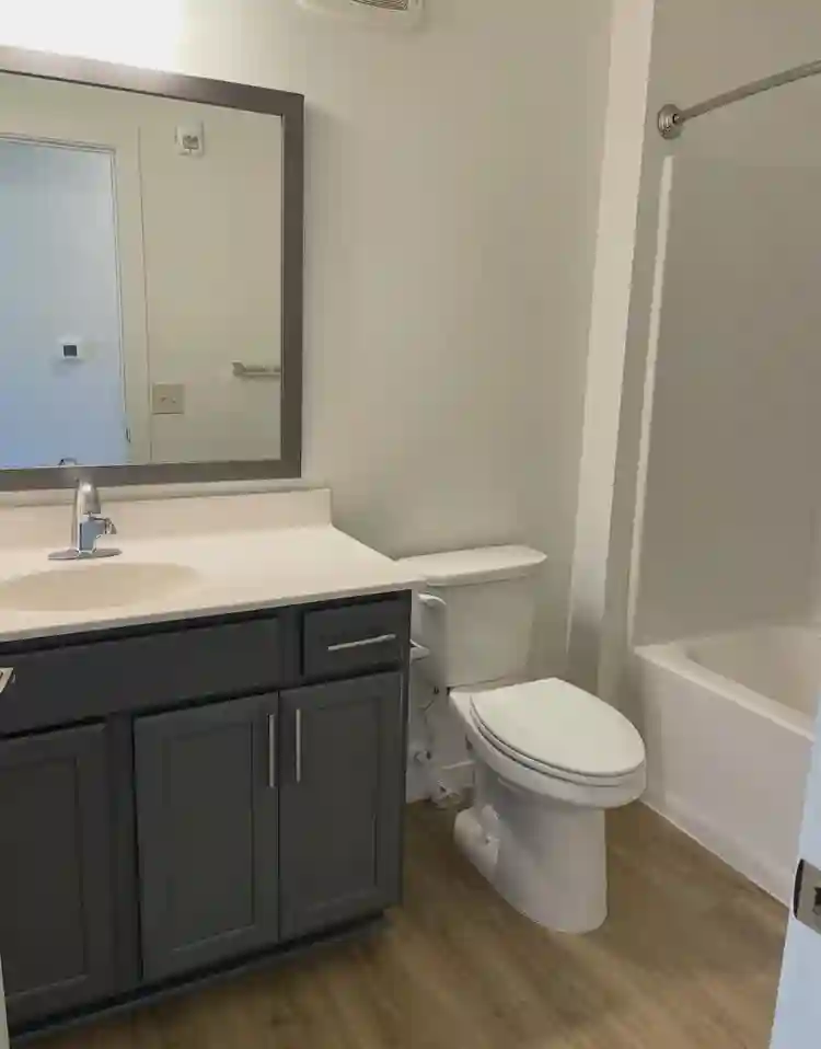 Private bed & bathroom in new apt