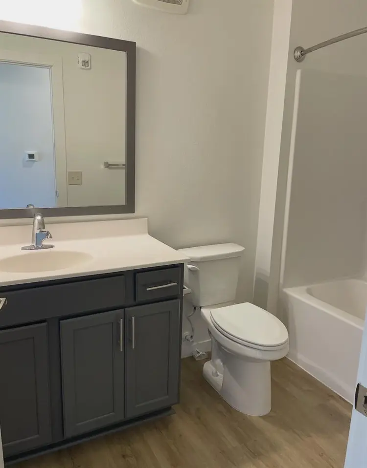 Private bed & bathroom in new apt