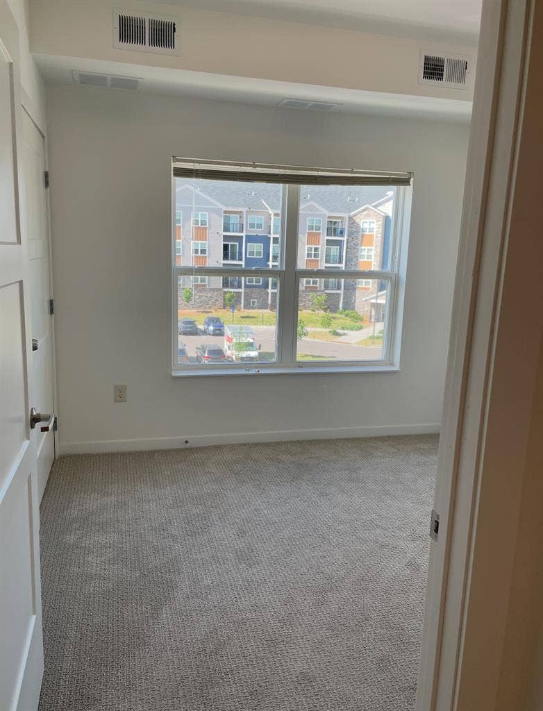 Private bed & bathroom in new apt