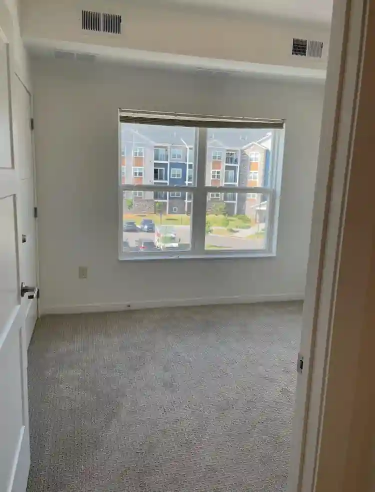 Private bed & bathroom in new apt