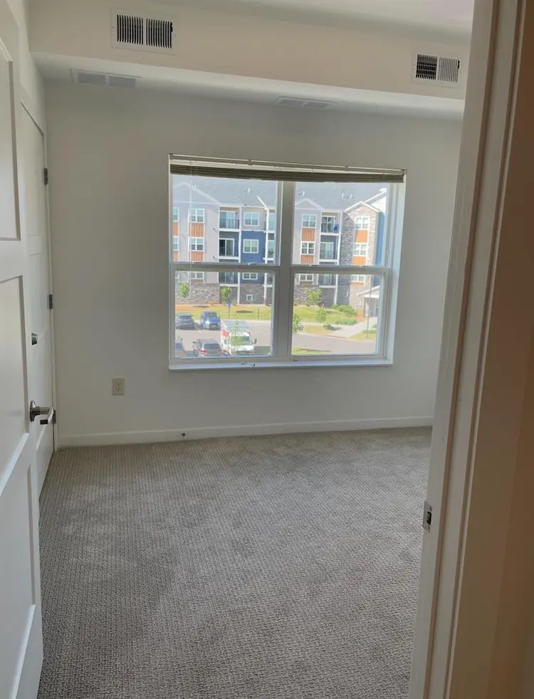 Private bed & bathroom in new apt