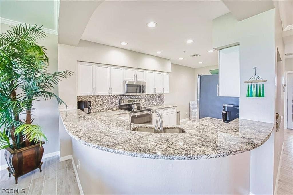 Golf & Lake View Condo Gem