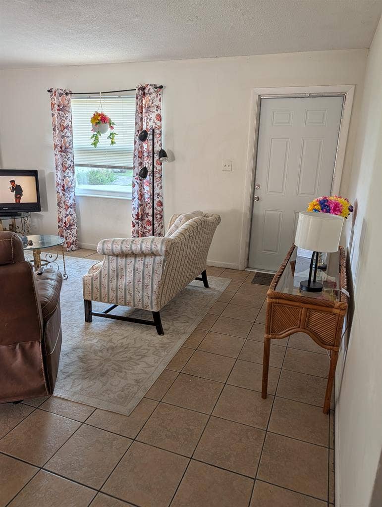Need Roommate