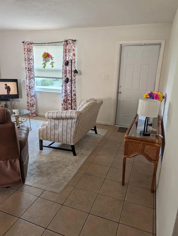 Need Roommate