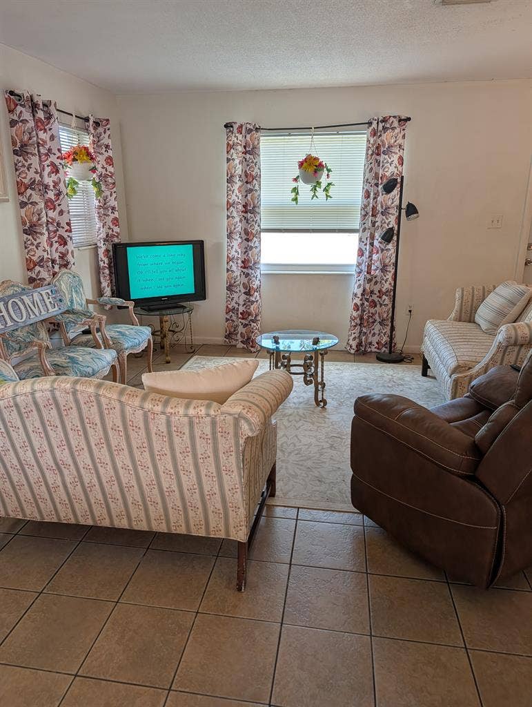 Need Roommate