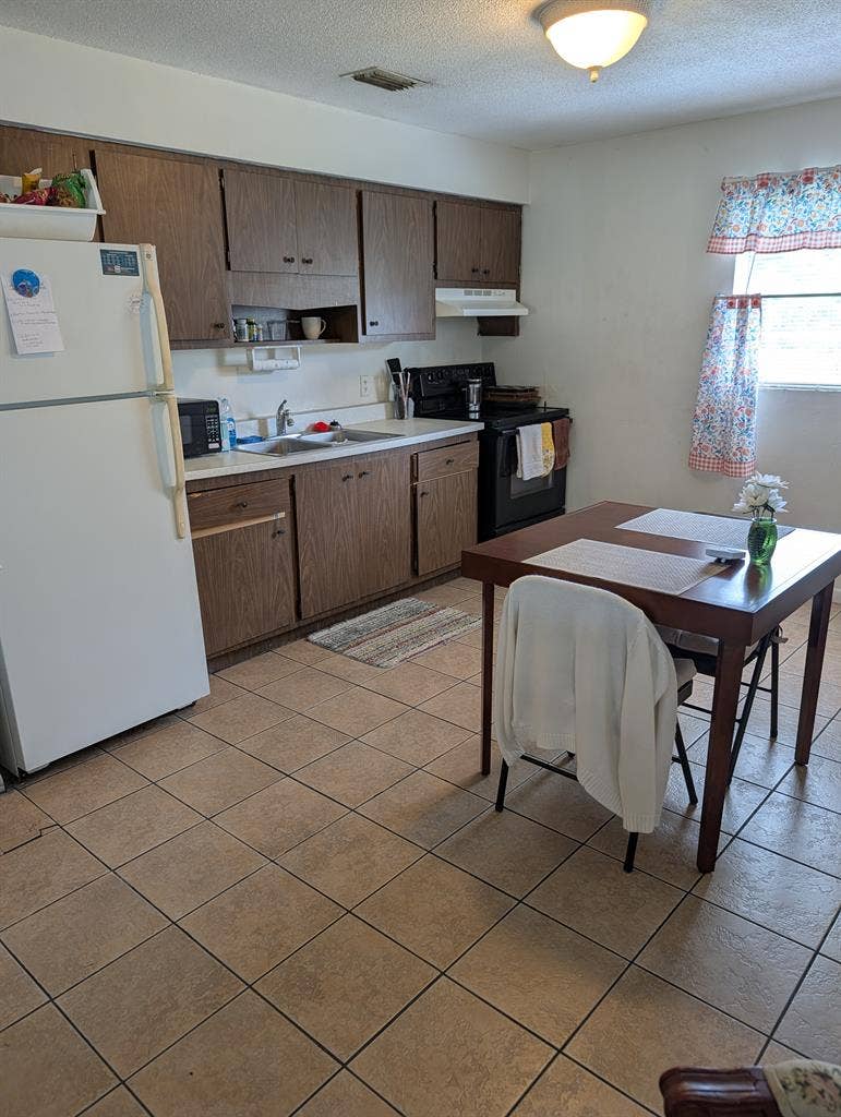 Need Roommate