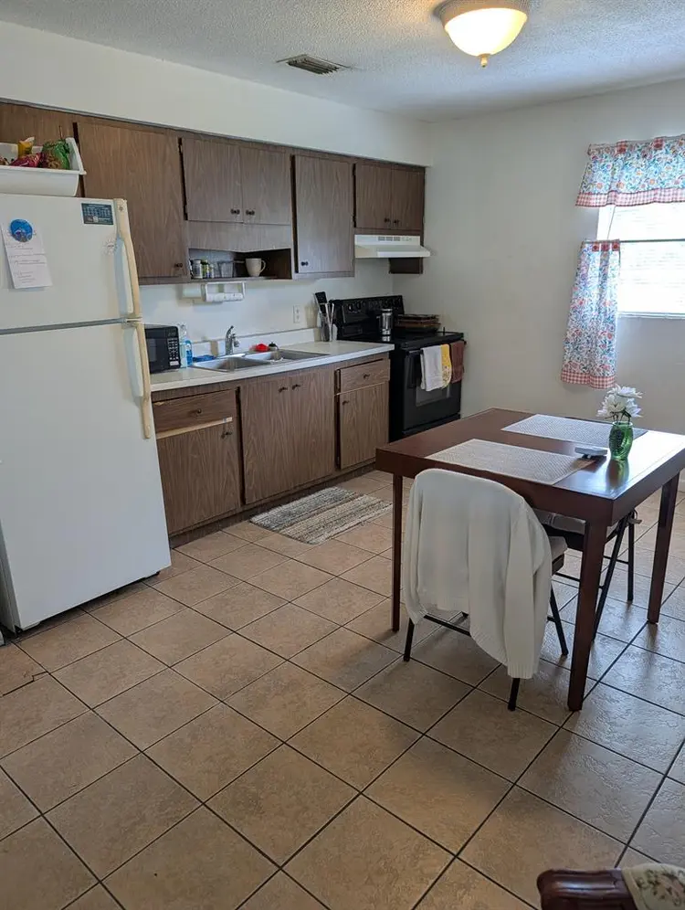 Need Roommate