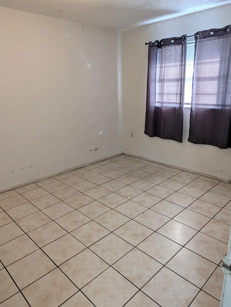 Need Roommate