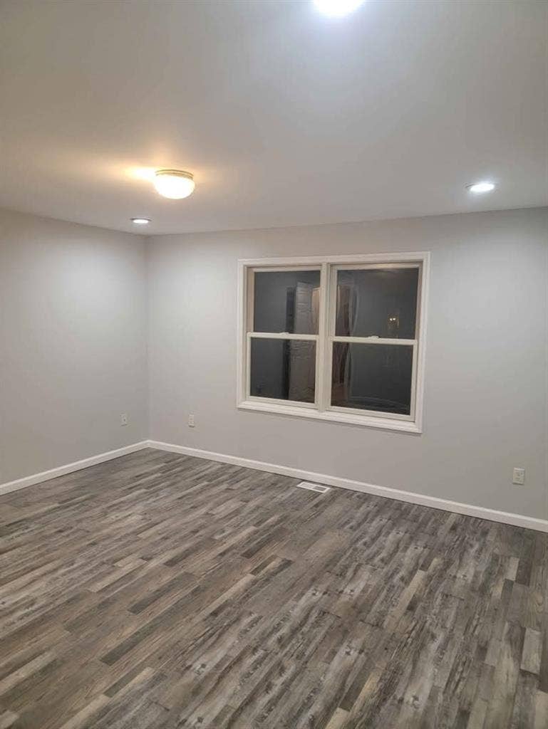 Large Master Bedroom For Rent