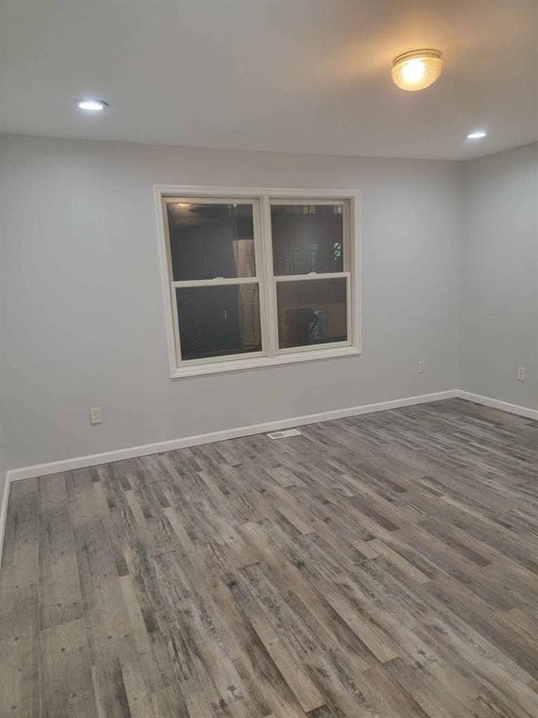 Large Master Bedroom For Rent