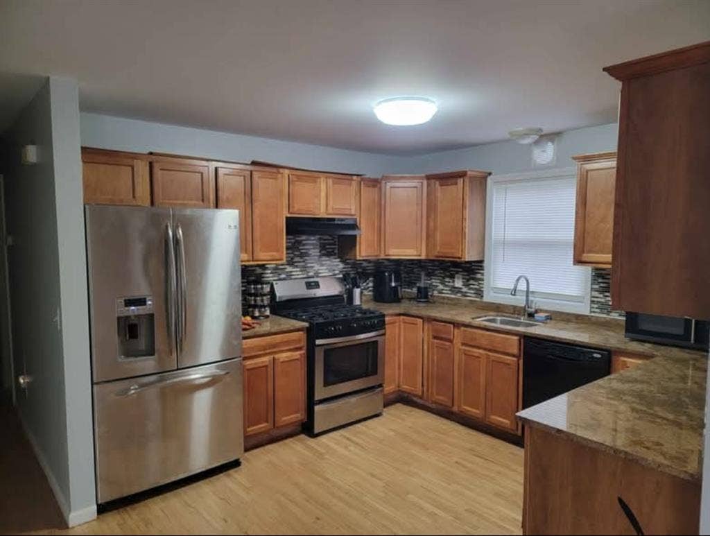 Large Master Bedroom For Rent