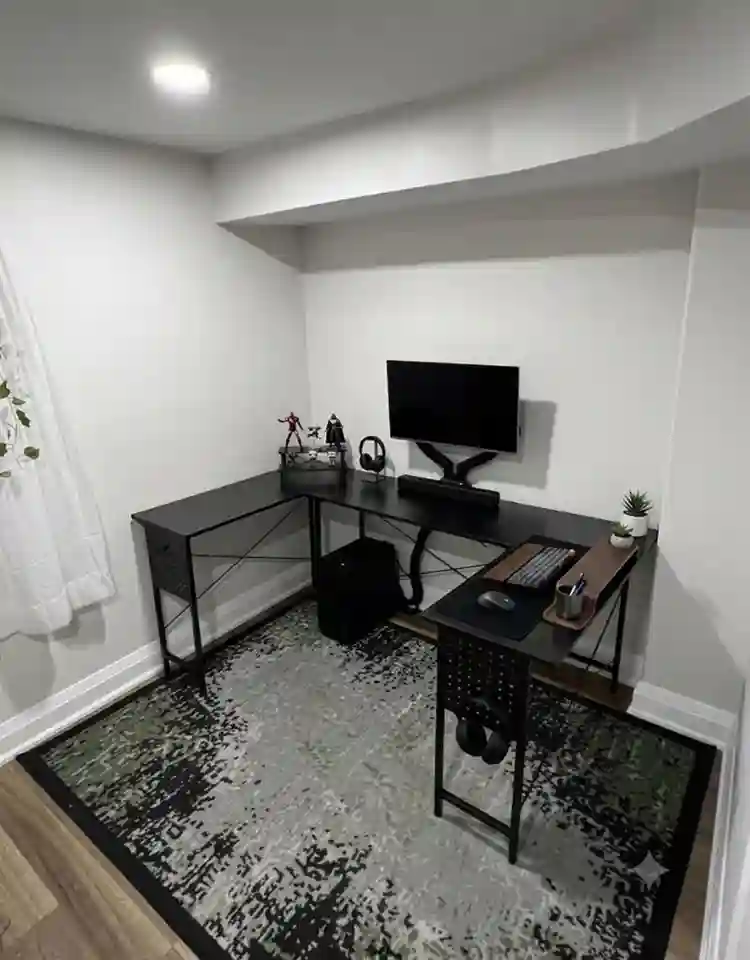 Large room in 2 bedroom apartment