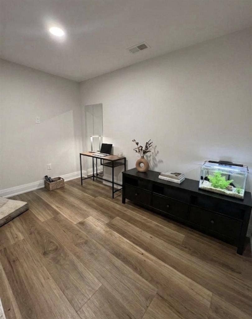 Large room in 2 bedroom apartment