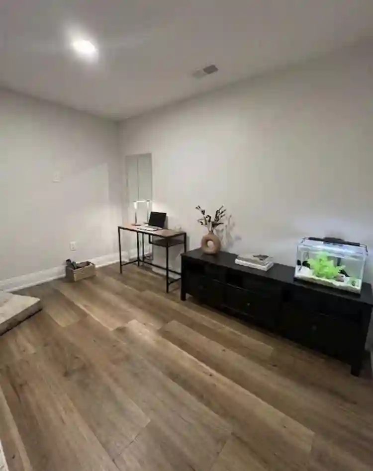 Large room in 2 bedroom apartment