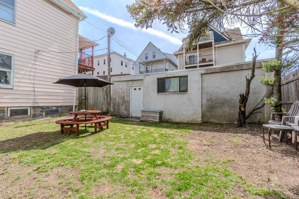 4 bedroom, 1 bath apartment