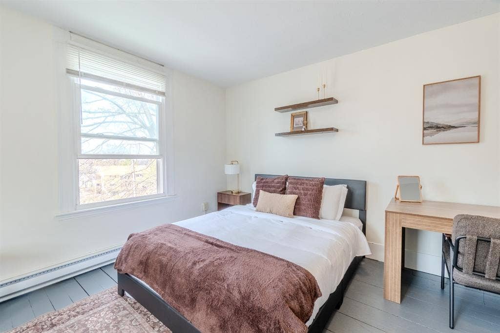 4 bedroom, 1 bath apartment