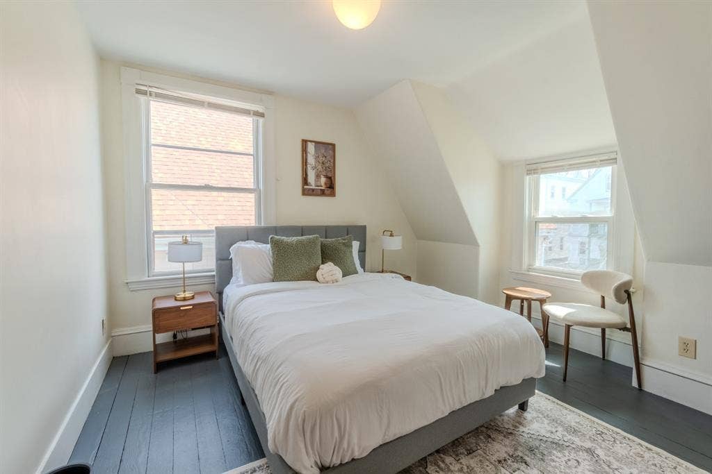 4 bedroom, 1 bath apartment