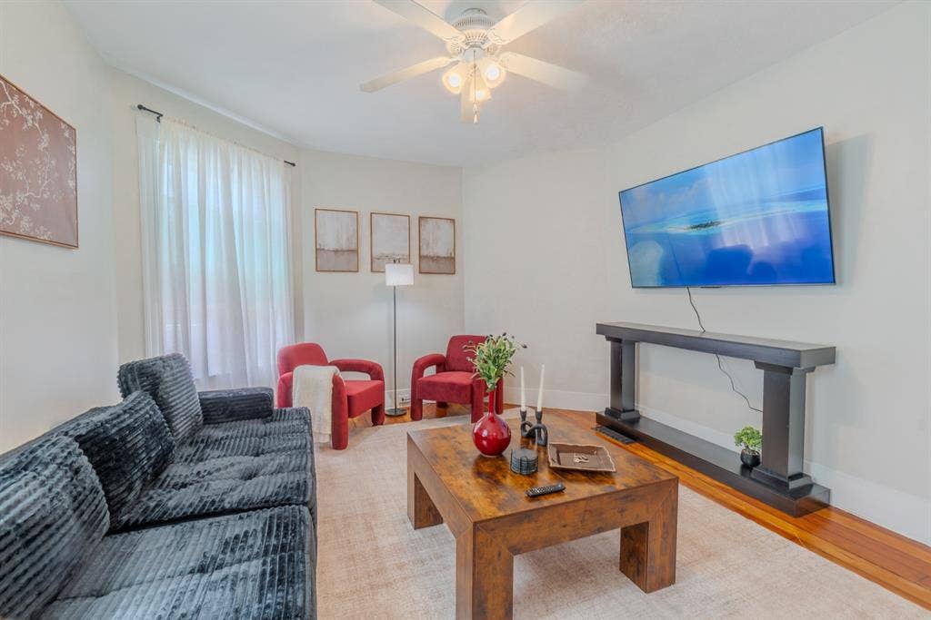 4 bedroom, 1 bath apartment