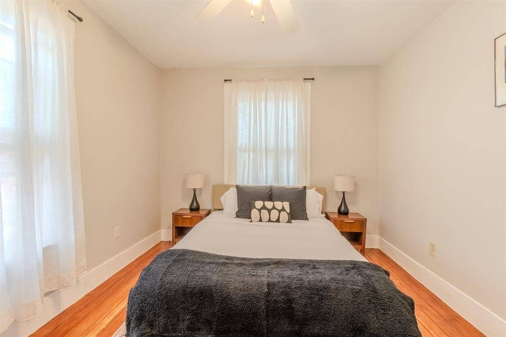 4 bedroom, 1 bath apartment