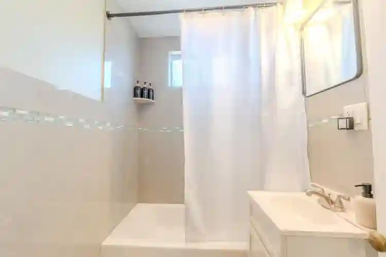 4 bedroom, 1 bath apartment
