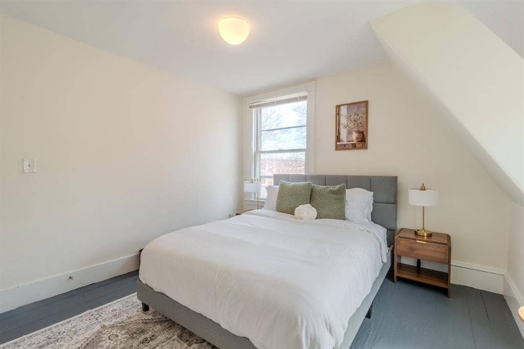 4 bedroom, 1 bath apartment