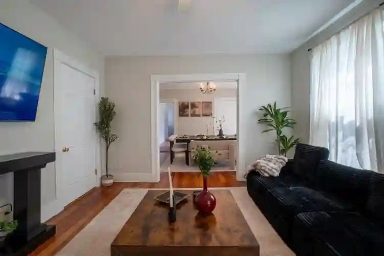 4 bedroom, 1 bath apartment