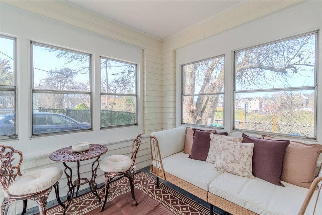 4 bedroom, 1 bath apartment