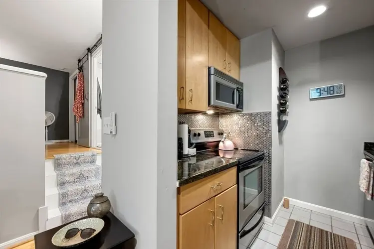 1 beautiful bedroom Available