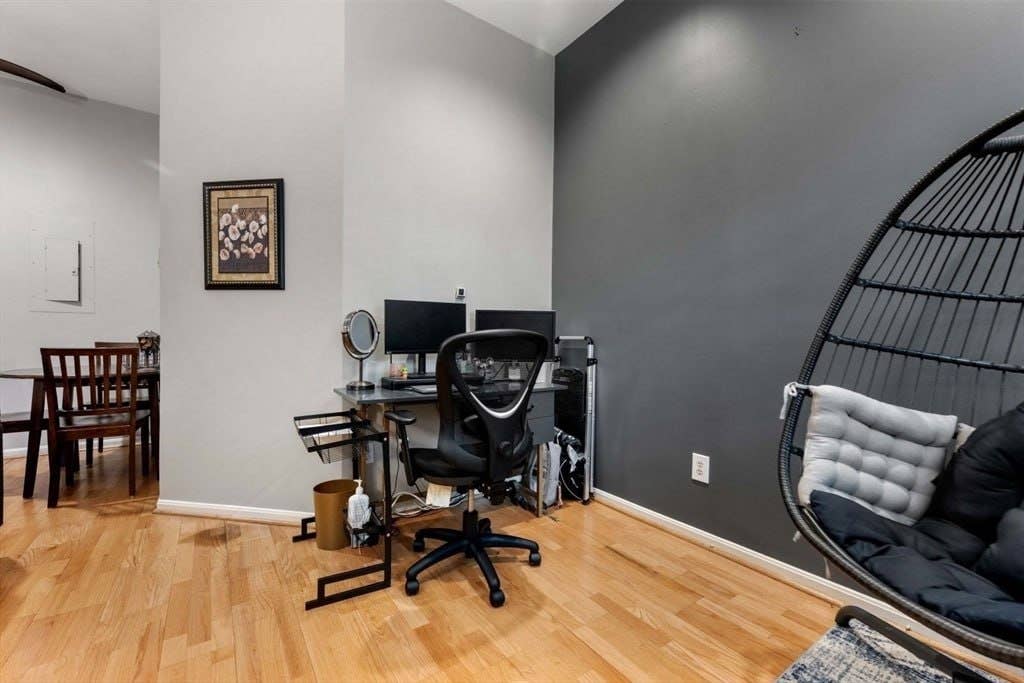 1 beautiful bedroom Available