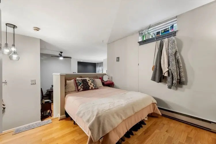1 beautiful bedroom Available