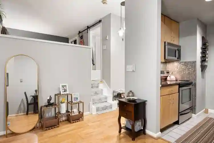 1 beautiful bedroom Available