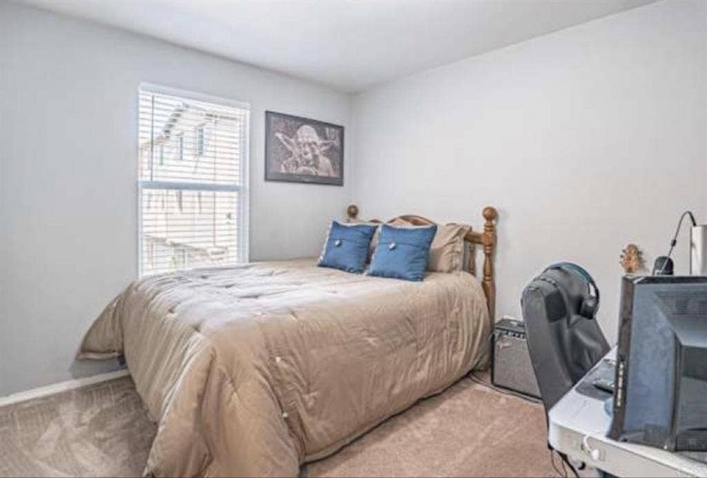 Room for rent in Eastlake