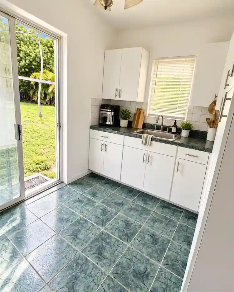 Room for rent with private entrance