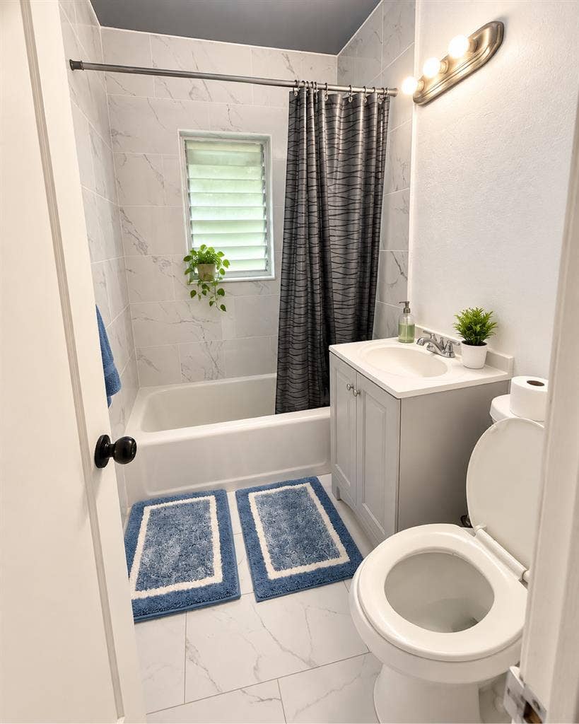 Room for rent with private entrance