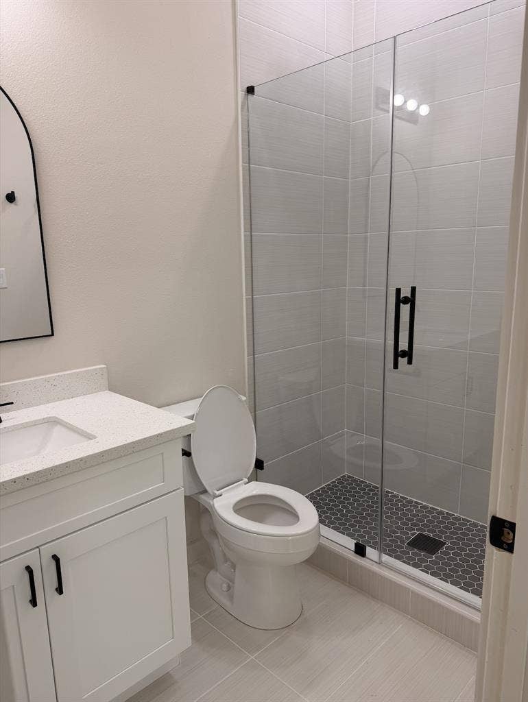1st floor unit tenant needed!