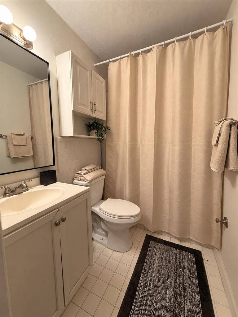 Private Room Own Entrance and Bath