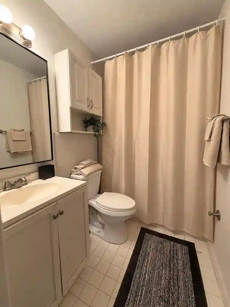 Private Room Own Entrance and Bath