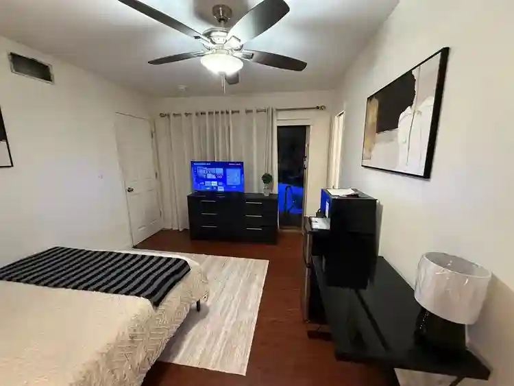 Private Room Own Entrance and Bath