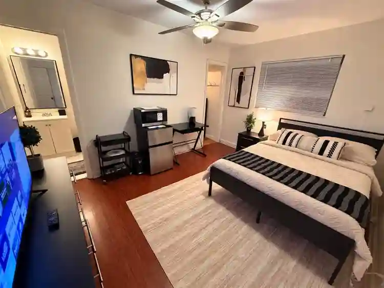 Private Room Own Entrance and Bath