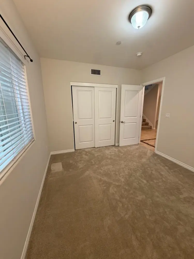 Room in Large House w/ ur Bathroom