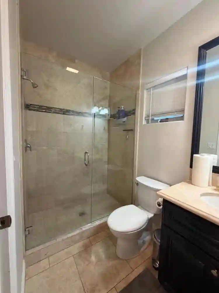Room in Large House w/ ur Bathroom