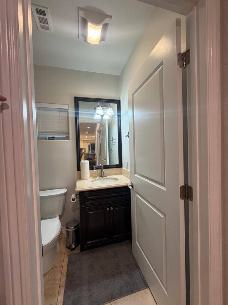 Room in Large House w/ ur Bathroom
