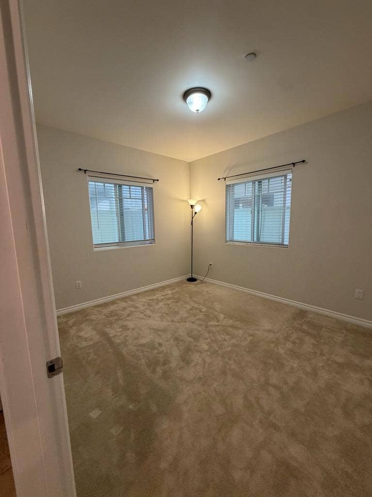 Room in Large House w/ ur Bathroom