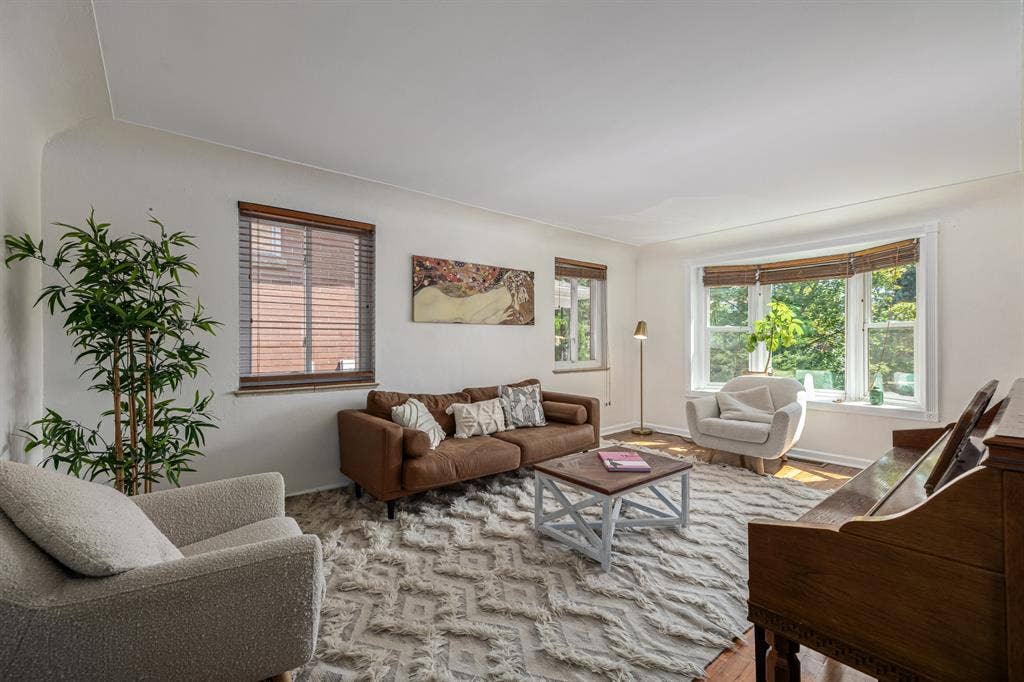 Looking for Roomate West Highlands!