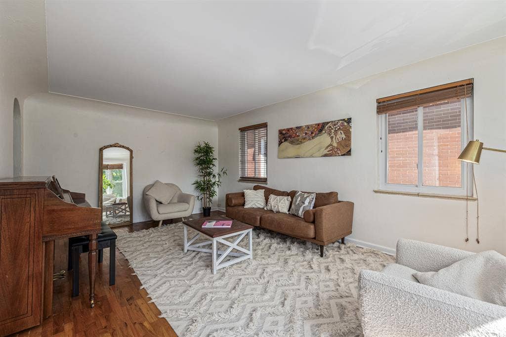 Looking for Roomate West Highlands!