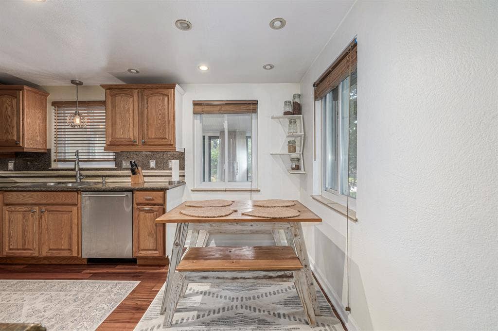 Looking for Roomate West Highlands!