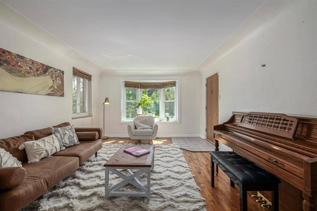 Looking for Roomate West Highlands!
